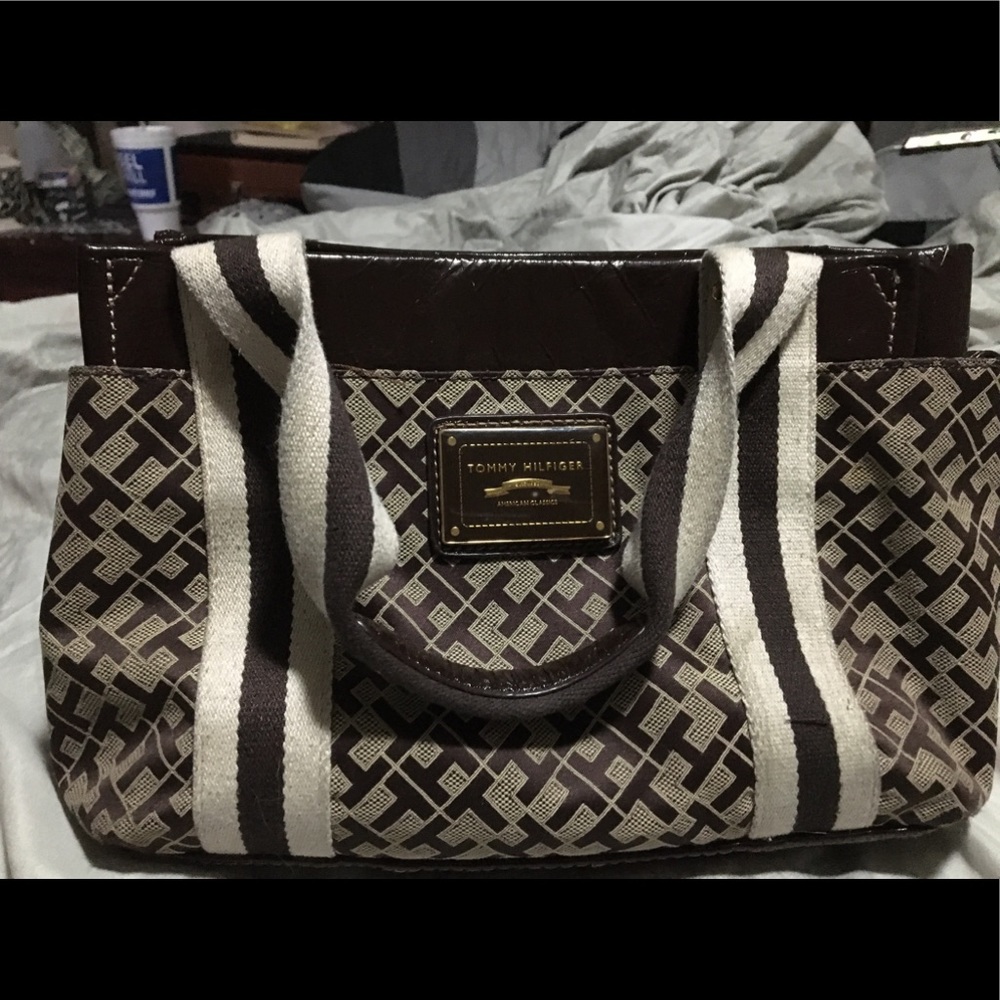 Tommy hilfigure brown and white bag